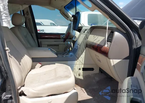 2004 Lincoln Navigator z USA, uszkodzony, nr VIN 5LMFU28RX4LJ31799